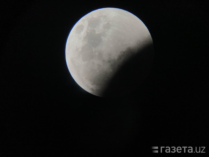 Фото: полное лунное затмение и великое противостояние Марса.