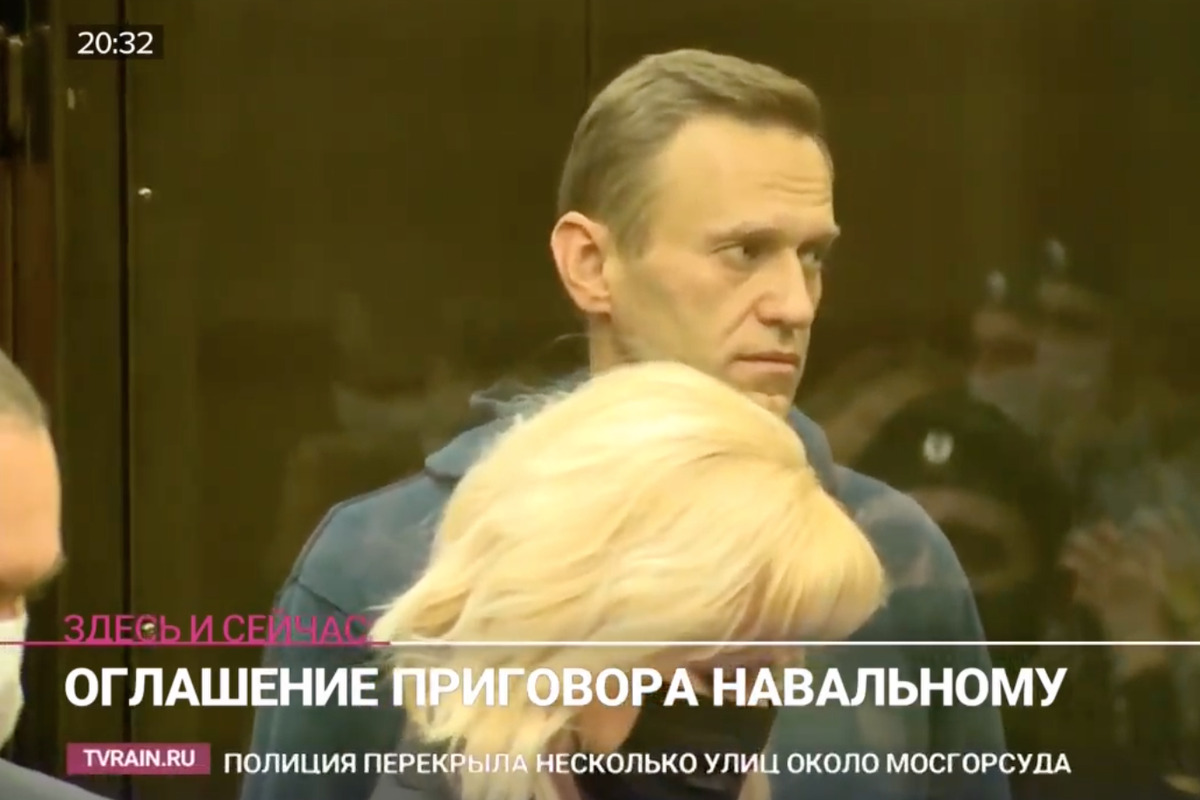 Памяти алексея навального текст. Навальный на оглашении приговора. Брат Навального.
