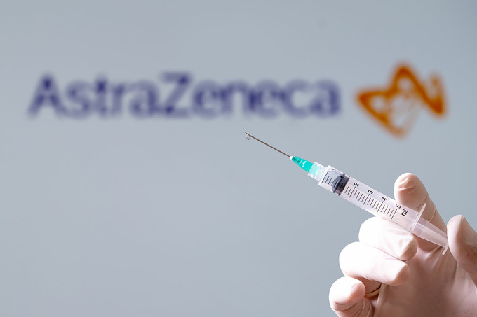 AstraZeneca o‘z vaksinasining kam uchraydigan nojo‘ya ta’sirlarini tan oldi