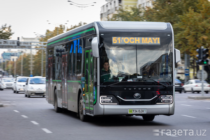 Электробус Yutong на улице Ташкента. Фото: Евгений Сорочин / «Газета.uz».