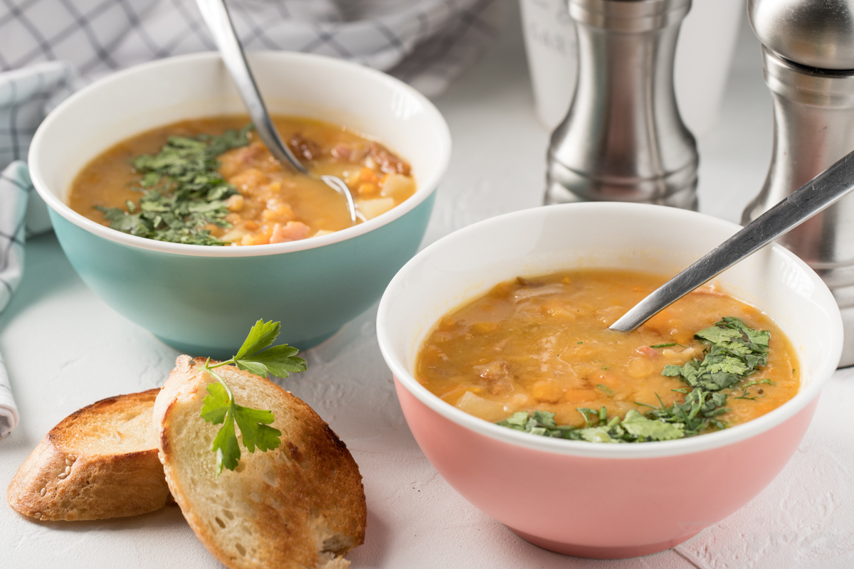 Копченый суп с горохом. Гороховая похлебка. Для супа. Суп гороховый. Горох для супа.