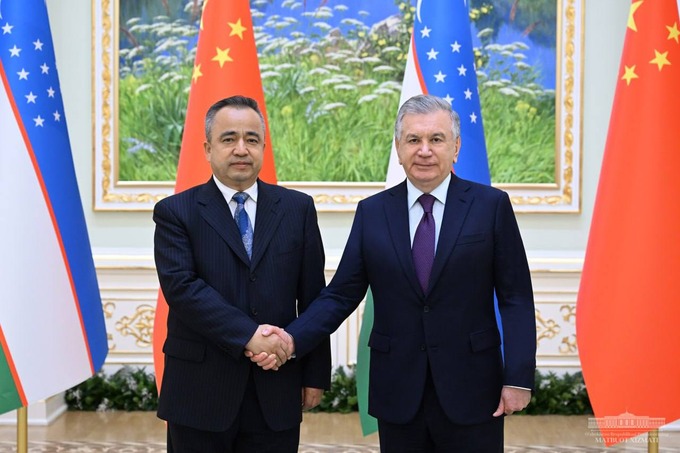 President of Uzbekistan meets government head of Xinjiang Uyghur Autonomous Region of China